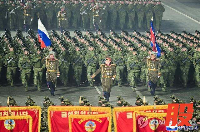 朝鲜突然大阅兵释放什么信号 政治收官与军事亮剑